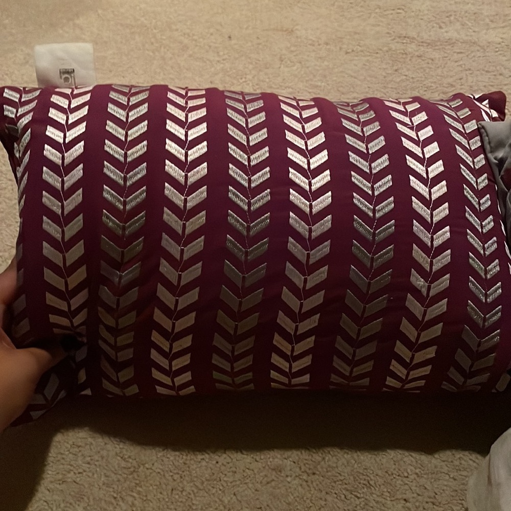 Two throw pillows - Picture 2 of 3